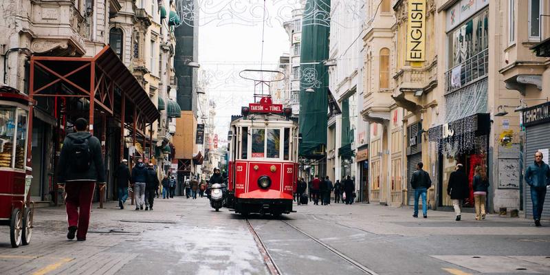 融合水利技术与波西米亚美学：新型船闸设计如何提升运河通过能力与生态修复